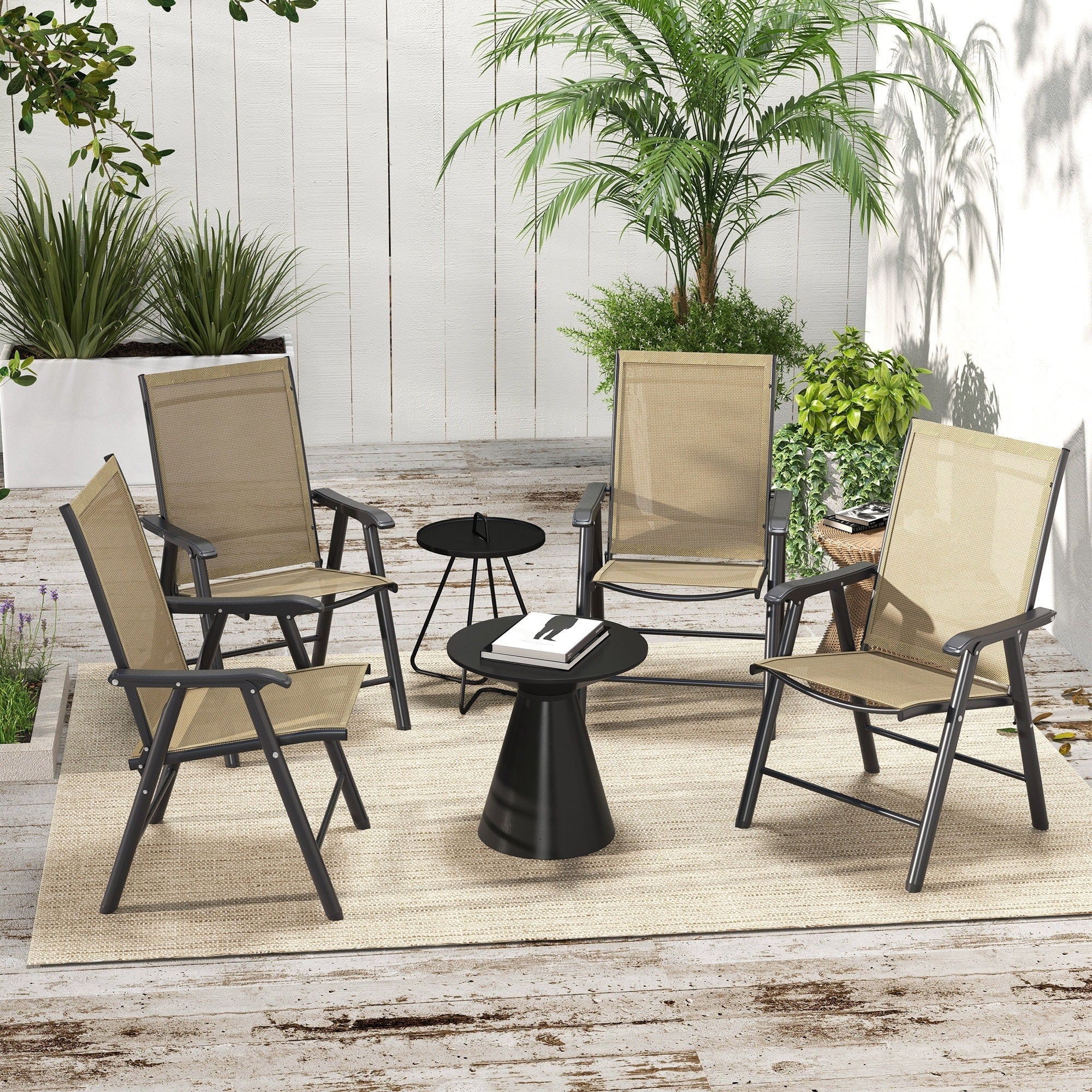 Juego de 4 sillas plegables para patio Outsunny con un diseño sencillo y elegante, cómodas para la terraza, el jardín, el patio y para viajar.