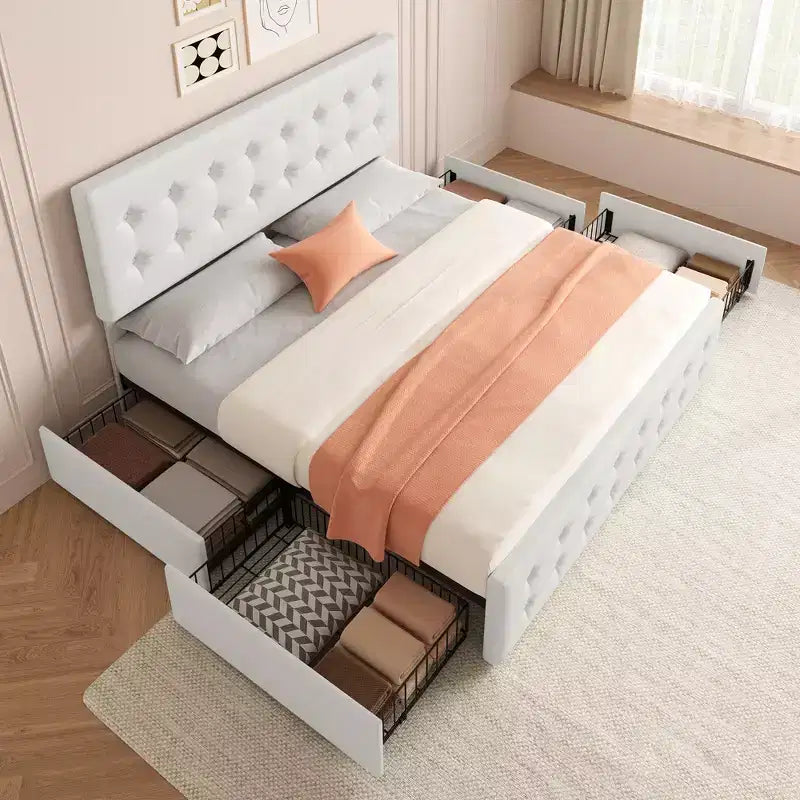 Struttura letto con 4 cassetti contenitore e testiera regolabile, piattaforma imbottita in similpelle, trapuntata con bottoni, robuste doghe in legno, non è necessario il sommier a molle