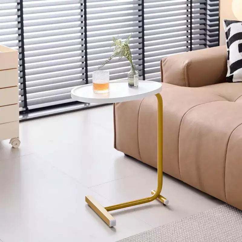 Set di 2 tavolini a C bianchi, tavolini sottili per divano e letto, design salvaspazio per piccoli ambienti