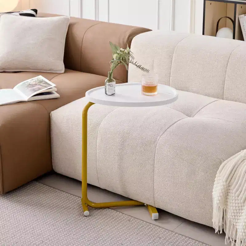 Set di 2 tavolini a C bianchi, tavolini sottili per divano e letto, design salvaspazio per piccoli ambienti