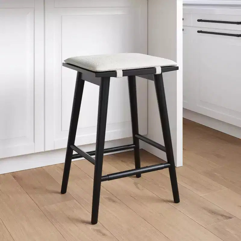 Sgabello da bar Barker Wood e Boucle, altezza bancone, nero: Rivestito in lino, altezza 63 cm
