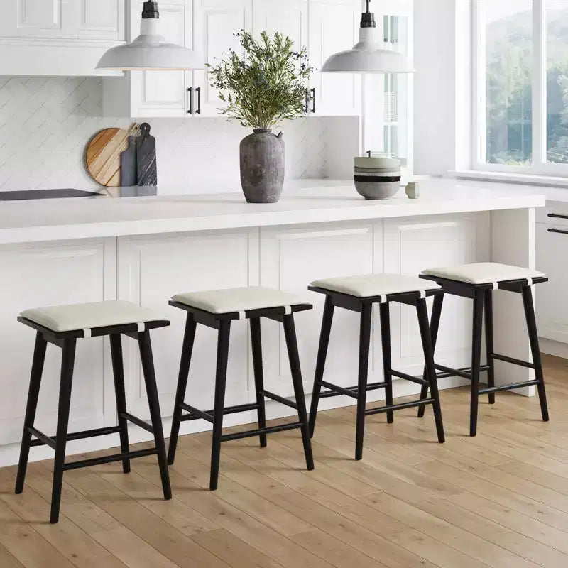 Sgabello da bar Barker Wood e Boucle, altezza bancone, nero: Rivestito in lino, altezza 63 cm