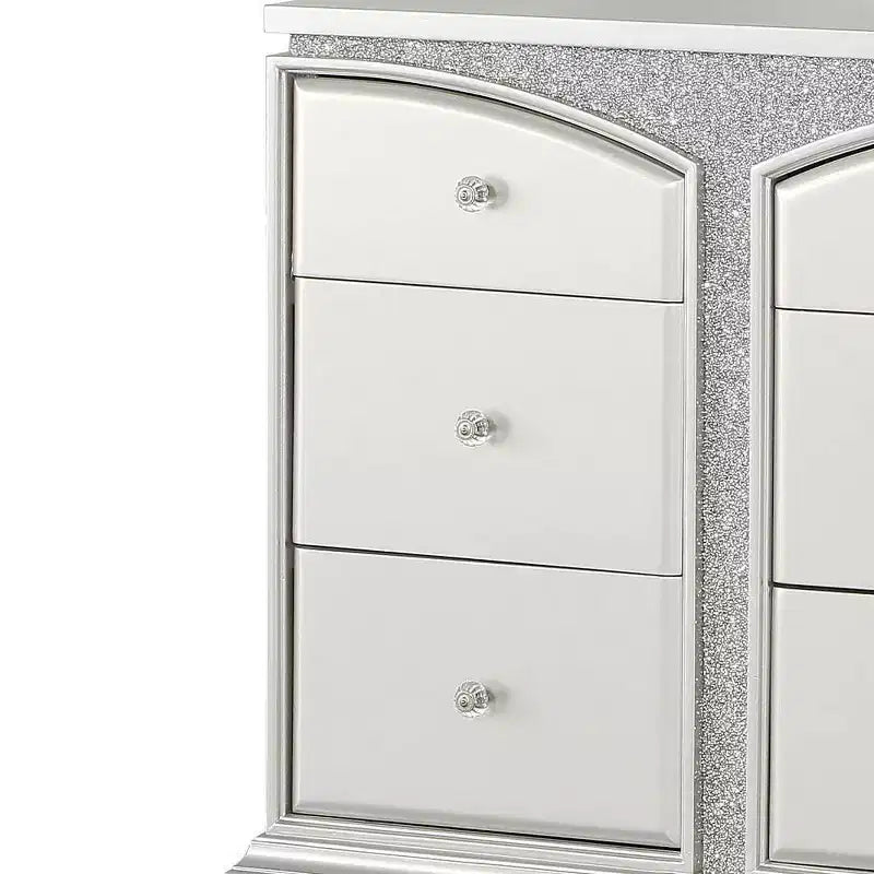 Cassettiere Maverick 67" Platino - : Stile Glendale, 9 cassetti, pomelli in cristallo, nessun assemblaggio richiesto