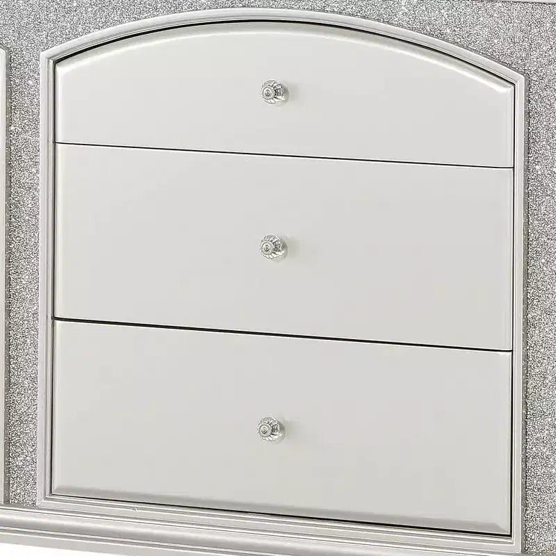 Cassettiere Maverick 67" Platino - : Stile Glendale, 9 cassetti, pomelli in cristallo, nessun assemblaggio richiesto