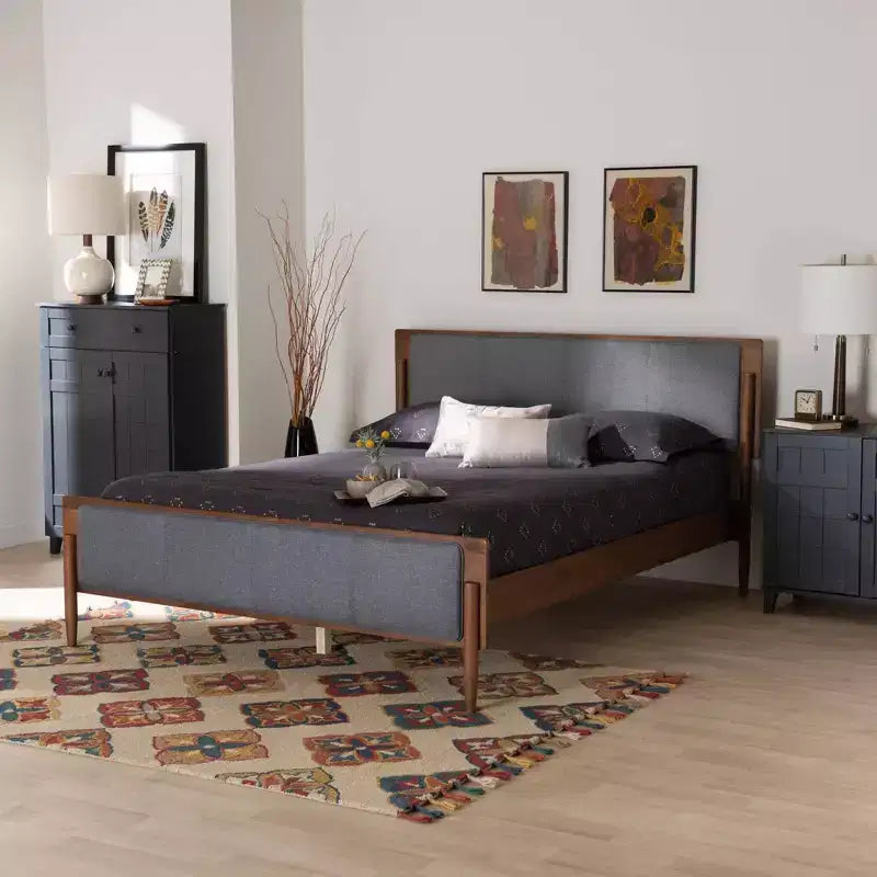 Letto a piattaforma King Powers in tessuto e legno: design di metà secolo, imbottito in schiuma, non richiede rete a molle