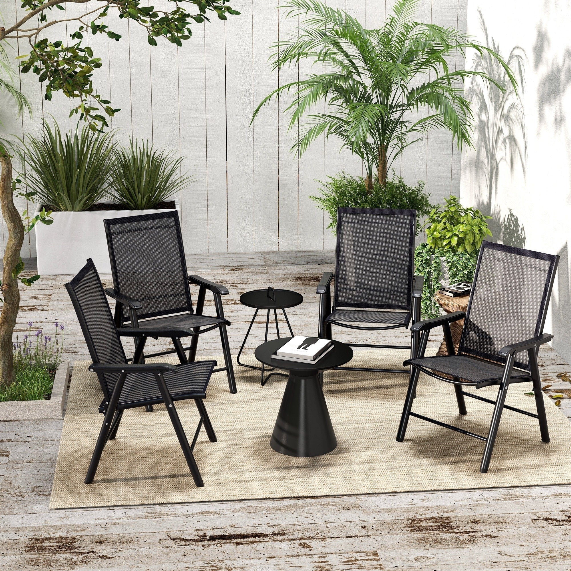 Juego de 4 sillas plegables para patio Outsunny con un diseño sencillo y elegante, cómodas para la terraza, el jardín, el patio y para viajar.