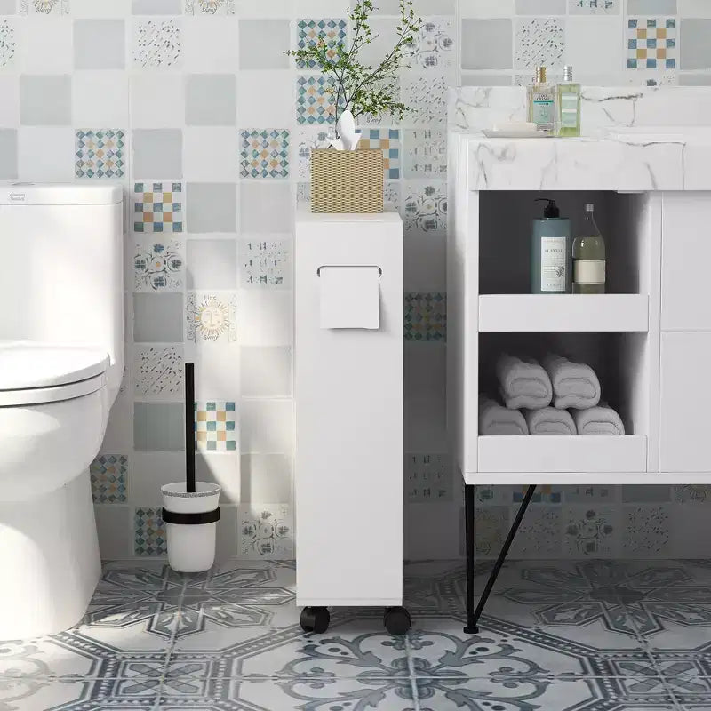 Mobiletto Salvaspazio per Bagno Piccolo su Ruote, Slim Porta Carta Igienica con 2 Fori, Ante Scorrevoli e Ripiano Regolabile, Bianco