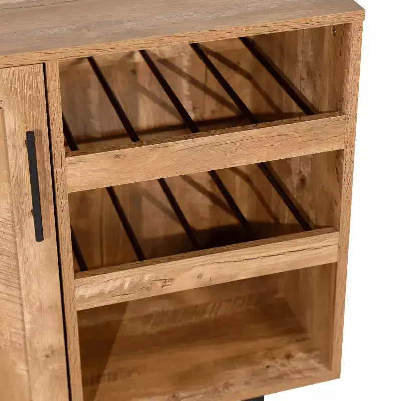 Mobile bar e credenza Elmont Classic con armadietto ad anta singola stile shaker con portabicchieri sospeso e ripiani aperti per bottiglie