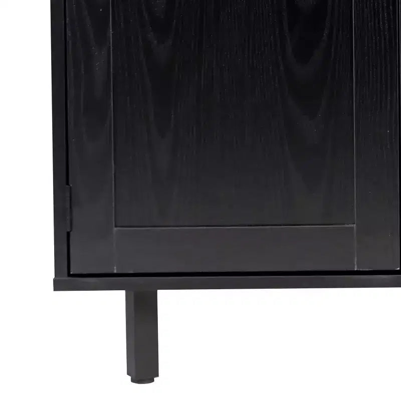 Mobile bar e credenza Elmont Classic con armadietto ad anta singola stile shaker con portabicchieri sospeso e ripiani aperti per bottiglie