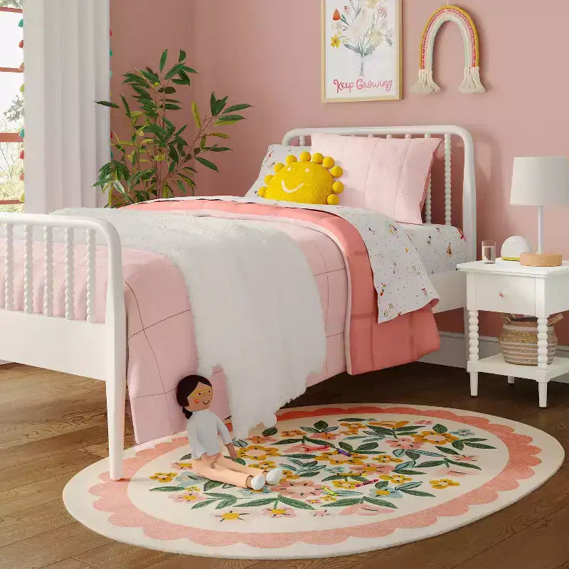 Letto per bambini tradizionale con fuso in legno tornito