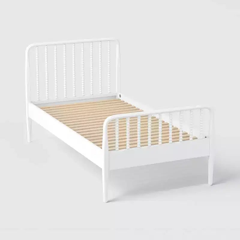 Letto per bambini tradizionale con fuso in legno tornito
