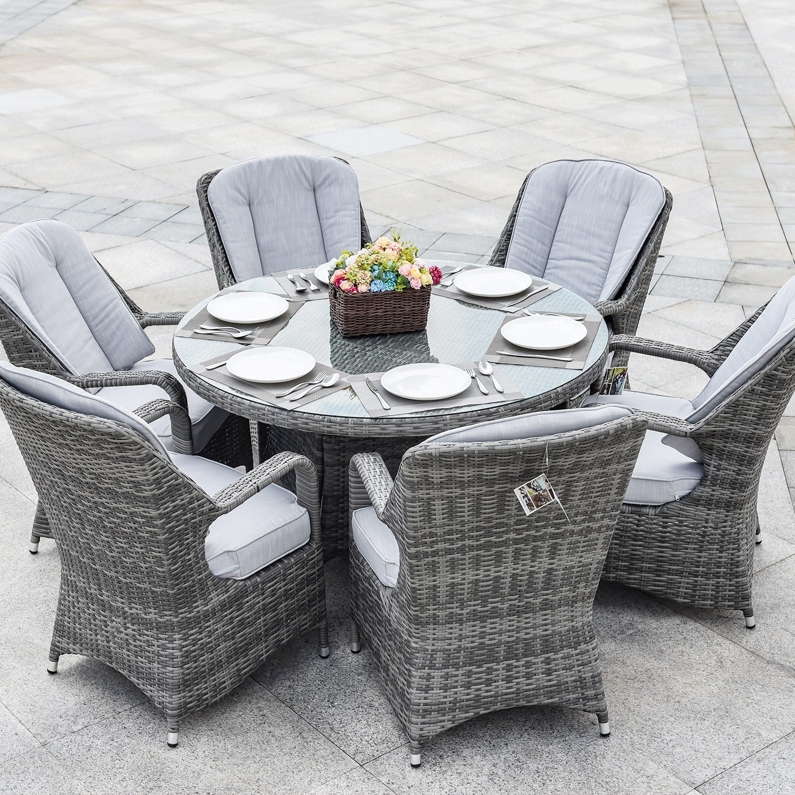 Juego de comedor redondo de 7 piezas de mimbre y ratán para exteriores con cojines de Moda Furnishings